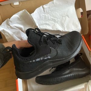 LIKE NEW NIKE TR8 Black
